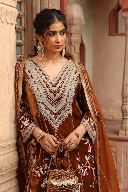 Shop_Ajiesh Oberoi_Brown Velvet, Organza Embroidery, Gota Patti V-neck Honey Gold Kurta Set 