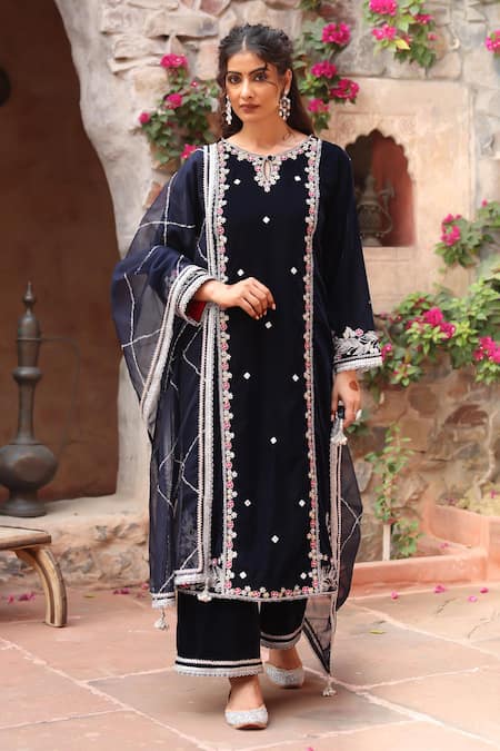 Ajiesh Oberoi Velvet Floral Embroidered Kurta Palazzo Set 