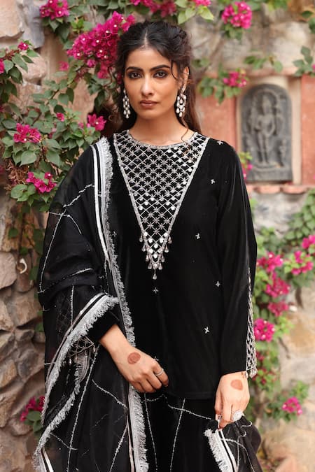 Ajiesh Oberoi_Black Velvet, Organza Beads, Sequins, Mirrors, Lace Round Embroidered Kurta Set _Online_at_Aza_Fashions