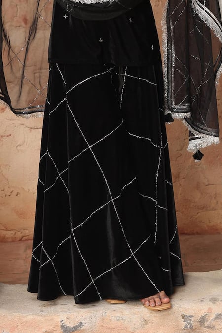 Buy_Ajiesh Oberoi_Black Velvet, Organza Beads, Sequins, Mirrors, Lace Round Embroidered Kurta Set _Online_at_Aza_Fashions