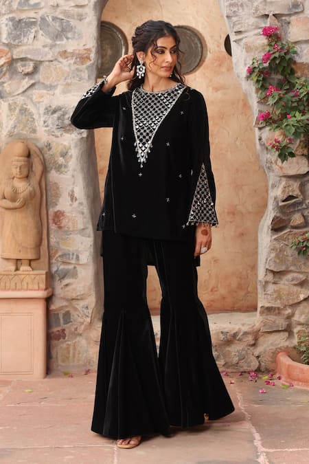 Ajiesh Oberoi Velvet Embroidered Kurta & Pant Co-ord Set 