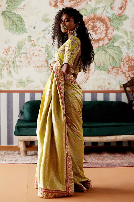 Buy_Pooja Singhal_Green Silk Embroidery, Pearls, Diamonds Plunge Neck Floral Banarasi Saree Set 