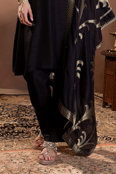 Shop Krishna Padia Black Maheshwari Keyhole Neck Floral Woven Dupatta Kurta Set Online at Aza Fashions Shop_Krishna Padia_Black Maheshwari Keyhole Neck Floral Woven Dupatta Kurta Set _Online_at_Aza_Fashions