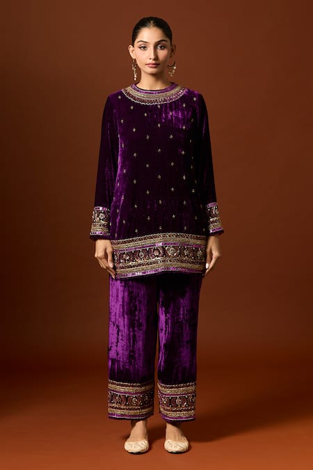 Shop Yoshita Couture Purple Silk, Chanderi Sequins, Zari Round Neck Floral Embroidered Kurta Set Online at Aza Fashions Shop_Yoshita Couture_Purple Silk, Chanderi Sequins, Zari Round Neck Floral Embroidered Kurta Set _Online_at_Aza_Fashions