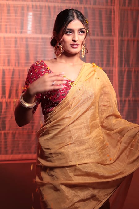 Priyal Bhardwaj_Gold Tissue Shimmer Plain Saree _Online_at_Aza_Fashions