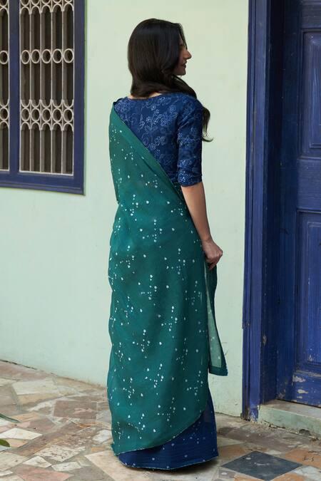 Shop Vaayu Green Muslin Cotton Printed Floral V Neck Emerald Scattered Saree And Blouse at Aza Fashions Shop_Vaayu_Green Muslin Cotton Printed Floral V Neck Emerald Scattered Saree And Blouse_at_Aza_Fashions