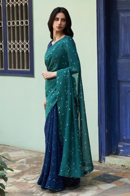 Vaayu Green Muslin Cotton Printed Floral V Neck Emerald Scattered Saree And Blouse Online at Aza Fashions Vaayu_Green Muslin Cotton Printed Floral V Neck Emerald Scattered Saree And Blouse_Online_at_Aza_Fashions