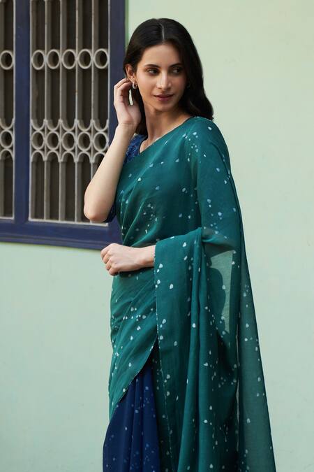 Buy Vaayu Green Muslin Cotton Printed Floral V Neck Emerald Scattered Saree And Blouse Online at Aza Fashions Buy_Vaayu_Green Muslin Cotton Printed Floral V Neck Emerald Scattered Saree And Blouse_Online_at_Aza_Fashions