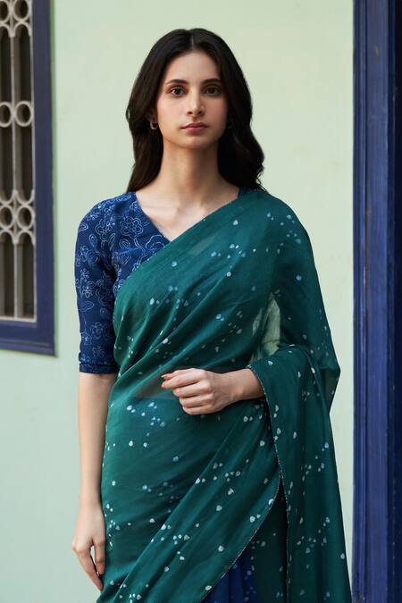 Shop Vaayu Green Muslin Cotton Printed Floral V Neck Emerald Scattered Saree And Blouse Online at Aza Fashions Shop_Vaayu_Green Muslin Cotton Printed Floral V Neck Emerald Scattered Saree And Blouse_Online_at_Aza_Fashions