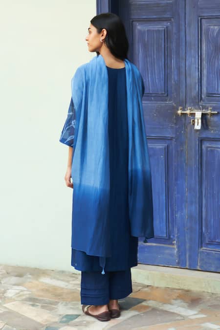 Shop_Vaayu_Blue Muslin Applique, Embroidery Round Neck Floral Kurta Set _at_Aza_Fashions