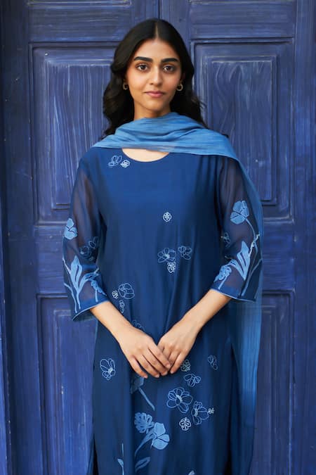 Buy_Vaayu_Blue Muslin Applique, Embroidery Round Neck Floral Kurta Set _Online_at_Aza_Fashions