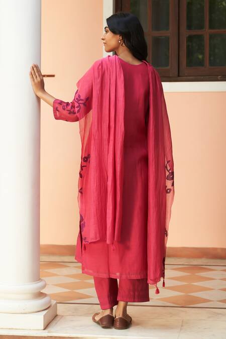 Shop Vaayu Pink Muslin Applique Round Neck Floral Kurta Pant Set at Aza Fashions Shop_Vaayu_Pink Muslin Applique Round Neck Floral Kurta Pant Set_at_Aza_Fashions