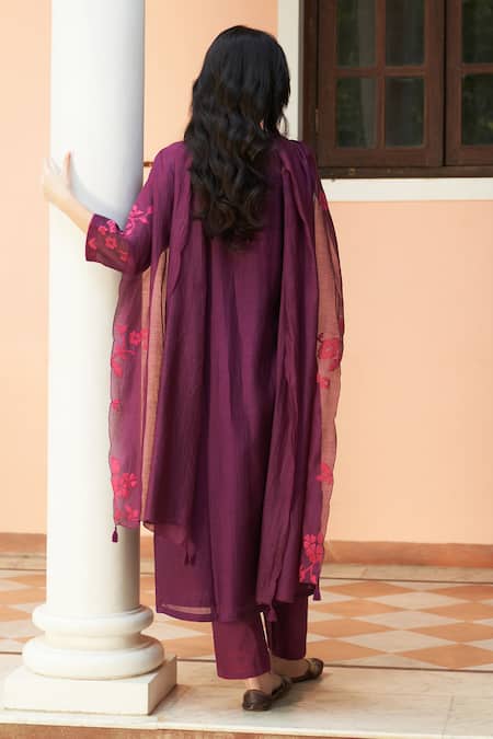 Shop Vaayu Purple Muslin Cotton Embellishment Floral Notched Applique Kurta Set at Aza Fashions Shop_Vaayu_Purple Muslin Cotton Embellishment Floral Notched Applique Kurta Set _at_Aza_Fashions