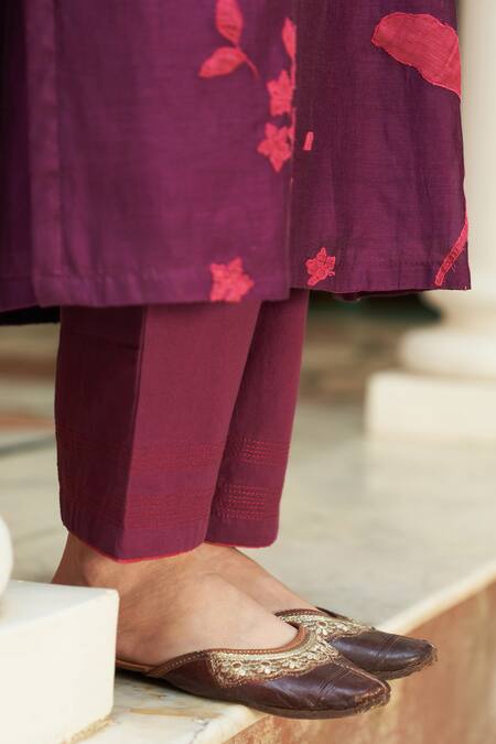 Vaayu Purple Muslin Cotton Embellishment Floral Notched Applique Kurta Set Online at Aza Fashions Vaayu_Purple Muslin Cotton Embellishment Floral Notched Applique Kurta Set _Online_at_Aza_Fashions