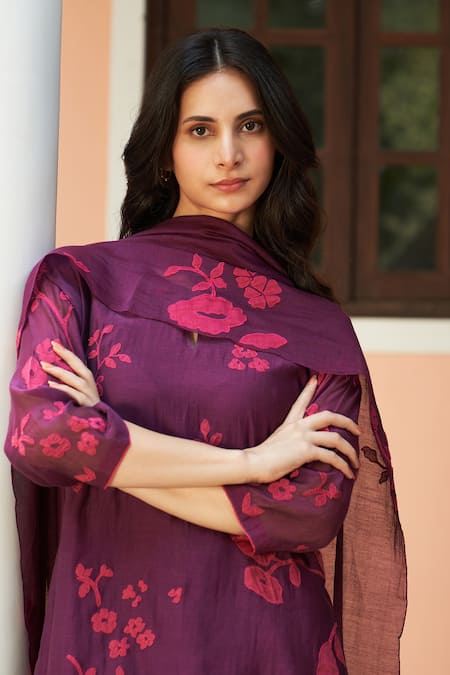 Buy Vaayu Purple Muslin Cotton Embellishment Floral Notched Applique Kurta Set Online at Aza Fashions Buy_Vaayu_Purple Muslin Cotton Embellishment Floral Notched Applique Kurta Set _Online_at_Aza_Fashions