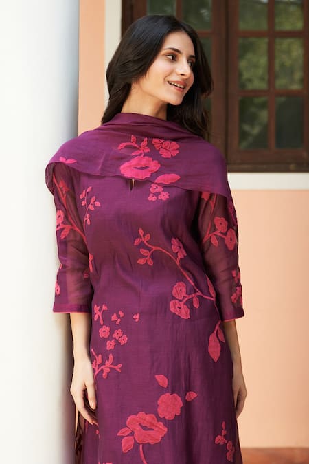 Shop Vaayu Purple Muslin Cotton Embellishment Floral Notched Applique Kurta Set Online at Aza Fashions Shop_Vaayu_Purple Muslin Cotton Embellishment Floral Notched Applique Kurta Set _Online_at_Aza_Fashions