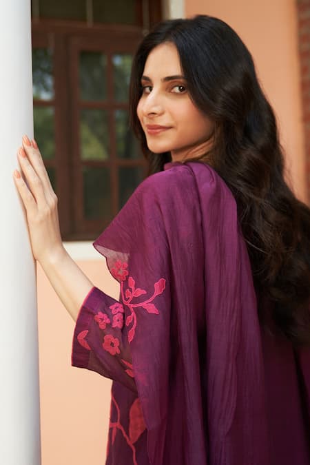 Vaayu Purple Muslin Cotton Embellishment Floral Notched Applique Kurta Set at Aza Fashions Vaayu_Purple Muslin Cotton Embellishment Floral Notched Applique Kurta Set _at_Aza_Fashions