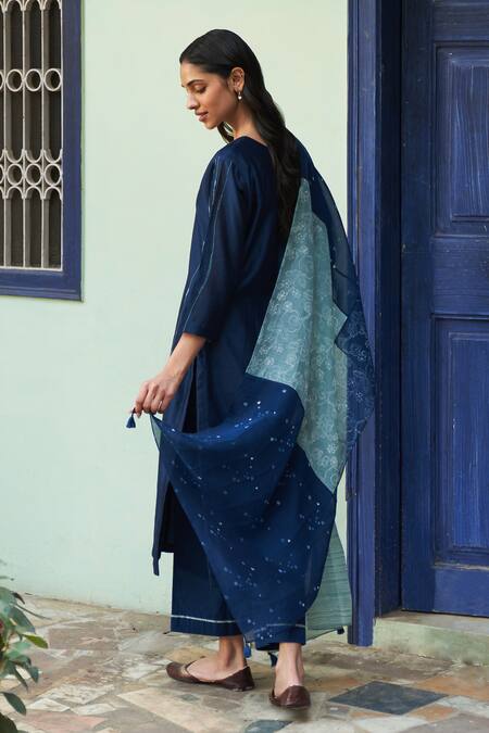 Shop_Vaayu_Blue Muslin Embroidery Round Neck Floral Thread Work Kurta Set_at_Aza_Fashions