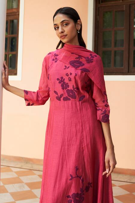 Vaayu Pink Muslin Embroidery Round Neck Floral Applique Anarkali Set Online at Aza Fashions Vaayu_Pink Muslin Embroidery Round Neck Floral Applique Anarkali Set_Online_at_Aza_Fashions