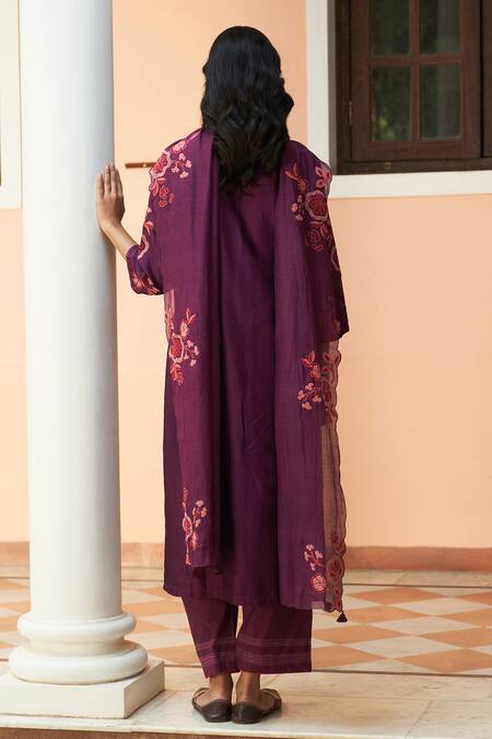 Shop Vaayu Purple Muslin Applique Split V-neck Floral Kurta Pant Set at Aza Fashions Shop_Vaayu_Purple Muslin Applique Split V-neck Floral Kurta Pant Set_at_Aza_Fashions