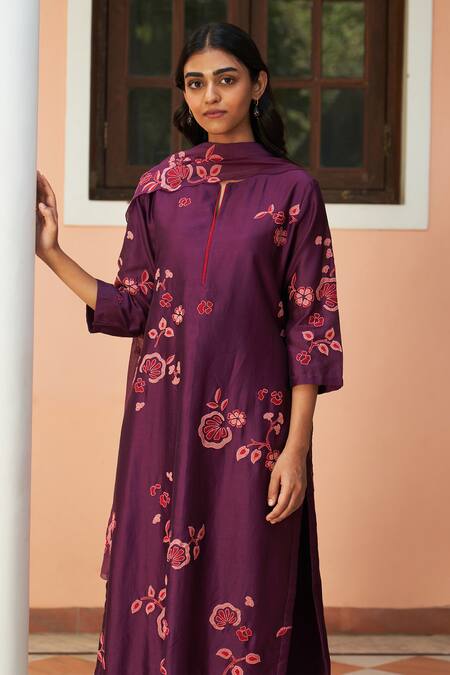 Shop Vaayu Purple Muslin Applique Split V-neck Floral Kurta Pant Set Online at Aza Fashions Shop_Vaayu_Purple Muslin Applique Split V-neck Floral Kurta Pant Set_Online_at_Aza_Fashions