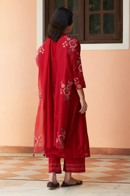 Vaayu Red Floral Applique Kurta Set 