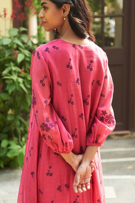 Buy_Vaayu_Pink Muslin V-neck Floral Pintuck Midi Dress_Online_at_Aza_Fashions