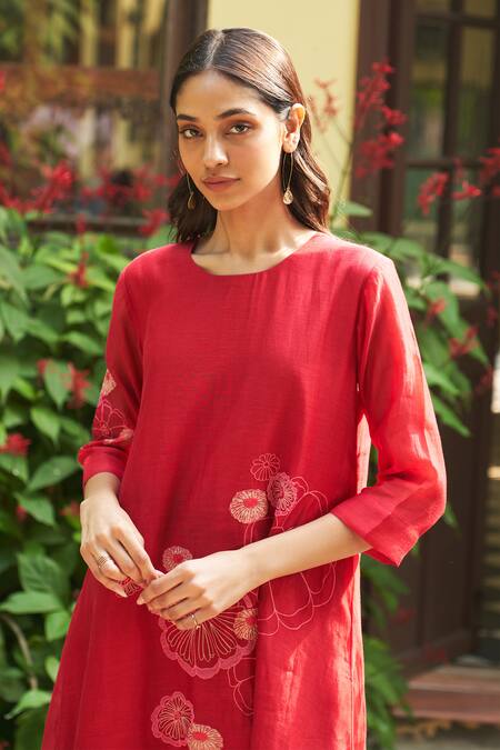 Buy Vaayu Red Muslin Embroidery Round Neck Asymmetric Bloom Applique Kurta Set Online at Aza Fashions Buy_Vaayu_Red Muslin Embroidery Round Neck Asymmetric Bloom Applique Kurta Set_Online_at_Aza_Fashions
