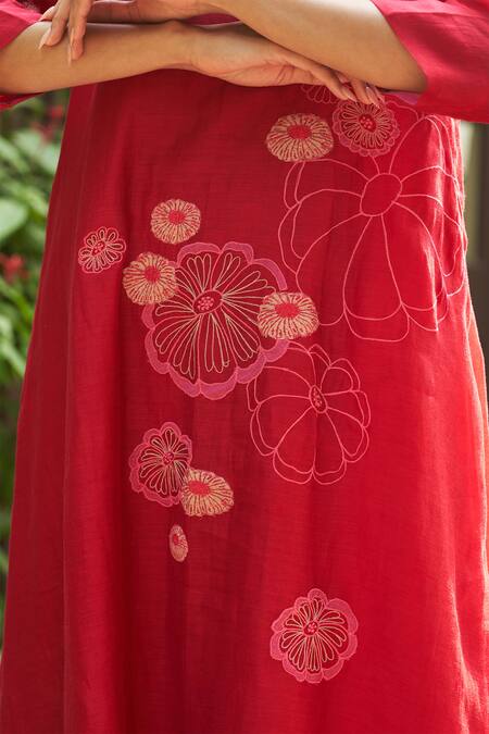 Buy Vaayu Red Muslin Embroidery Round Neck Asymmetric Bloom Applique Kurta Set Buy_Vaayu_Red Muslin Embroidery Round Neck Asymmetric Bloom Applique Kurta Set