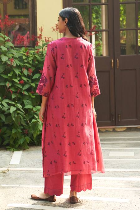 Shop Vaayu Pink Muslin Cotton Embellished Floral V Neck Applique Kurta Set at Aza Fashions Shop_Vaayu_Pink Muslin Cotton Embellished Floral V Neck Applique Kurta Set_at_Aza_Fashions