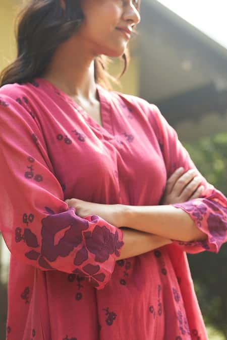 Vaayu Pink Muslin Cotton Embellished Floral V Neck Applique Kurta Set at Aza Fashions Vaayu_Pink Muslin Cotton Embellished Floral V Neck Applique Kurta Set_at_Aza_Fashions