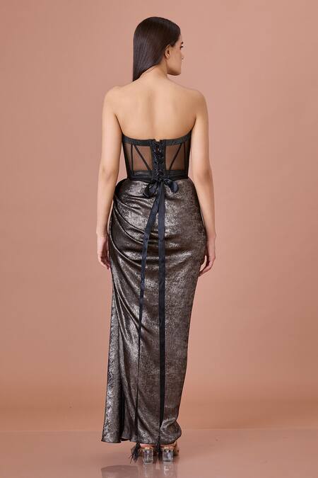 Shop Dilnaz Black Blended Satin Embroidery Thread Sweetheart Back Tie Up Corset at Aza Fashions Shop_Dilnaz_Black Blended Satin Embroidery Thread Sweetheart Back Tie Up Corset_at_Aza_Fashions