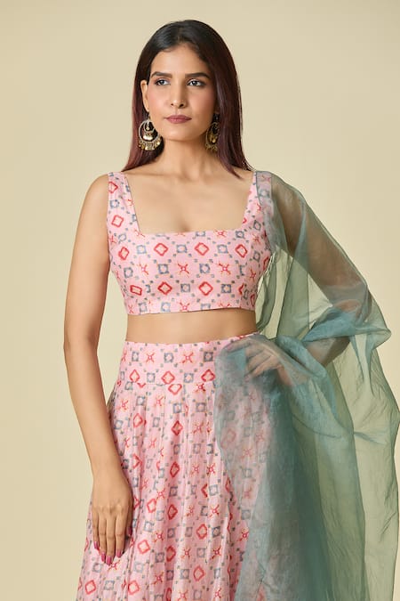 Naintara Bajaj_Pink Chanderi, Organza Square Neck Geometric Printed Lehenga Set _Online_at_Aza_Fashions