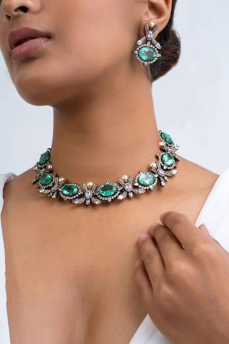 Shop Zevar King Green Stones Geometric Embellished Choker Set at Aza Fashions Shop_Zevar King_Green Stones Geometric Embellished Choker Set _at_Aza_Fashions