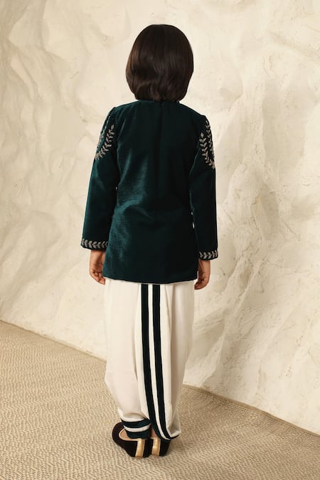 Shop Fayon Kids X AZA Green Velvet, Cotton Metallic Thread, Emerald Moti Embellished Kurta Set at Aza Fashions Shop_Fayon Kids X AZA_Green Velvet, Cotton Metallic Thread, Emerald Moti Embellished Kurta Set _at_Aza_Fashions