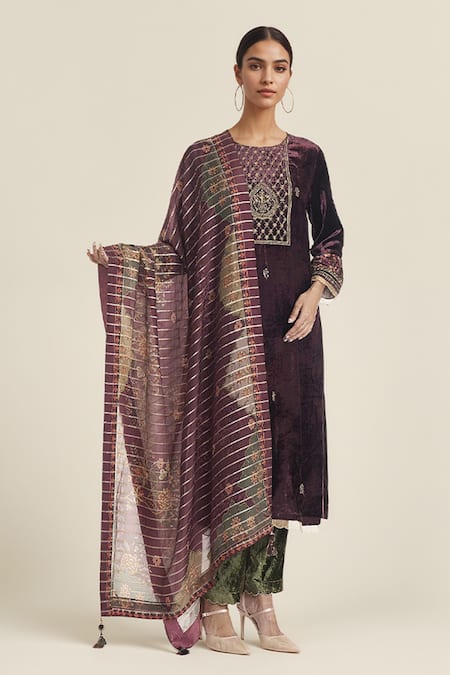 Saundh Velvet Zari Embroidered Kurta Pant Set 