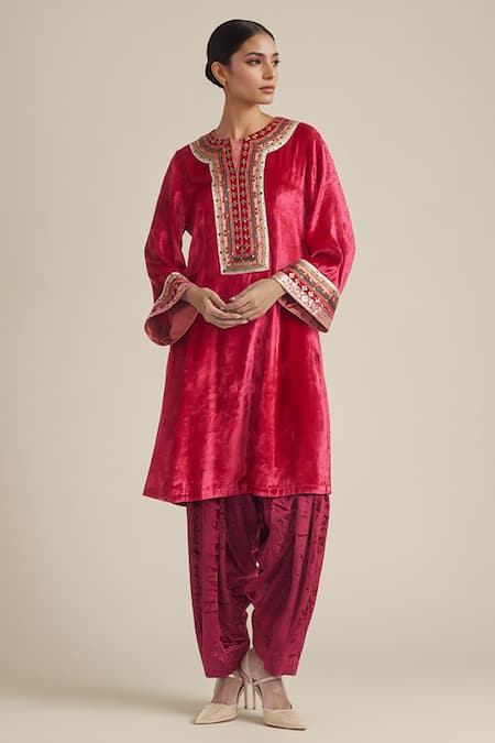 Saundh Velvet Embroidered Placket Kurta With Salwar 