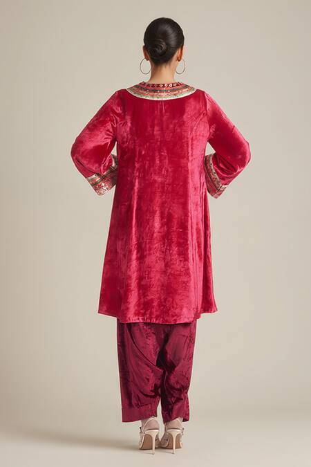Shop Saundh Maroon Velvet Sequins Collared Embroidered Kurta Set at Aza Fashions Shop_Saundh_Maroon Velvet Sequins Collared Embroidered Kurta Set_at_Aza_Fashions