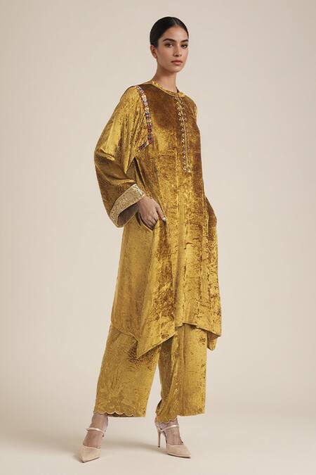Saundh Yellow Velvet Sequins Round Neck Embroidered Kurta Set Online at Aza Fashions Saundh_Yellow Velvet Sequins Round Neck Embroidered Kurta Set_Online_at_Aza_Fashions