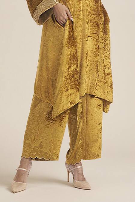Buy Saundh Yellow Velvet Sequins Round Neck Embroidered Kurta Set Online at Aza Fashions Buy_Saundh_Yellow Velvet Sequins Round Neck Embroidered Kurta Set_Online_at_Aza_Fashions
