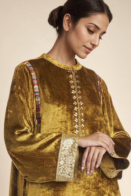 Shop Saundh Yellow Velvet Sequins Round Neck Embroidered Kurta Set Online at Aza Fashions Shop_Saundh_Yellow Velvet Sequins Round Neck Embroidered Kurta Set_Online_at_Aza_Fashions