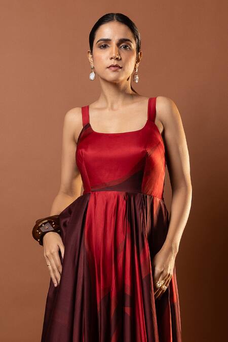 Vedika M_Red Satin Scoop Neck Abstract Print Pleated Gown _Online_at_Aza_Fashions