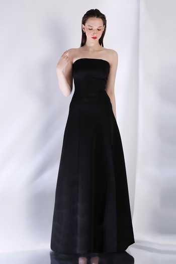 Ozeqo_Black Neoprene Off-shoulder Strapless Solid Maxi Dress _Online_at_Aza_Fashions