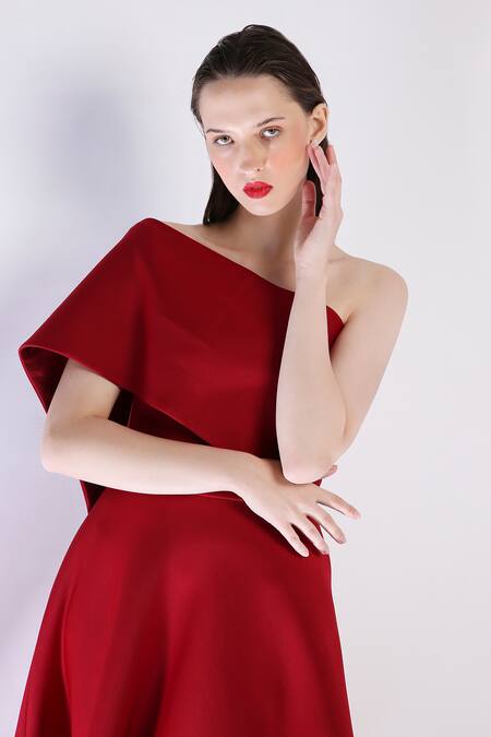 Shop_Ozeqo_Red Neoprene Embroidery Off-shoulder Floral Applique Midi Dress And Cape 