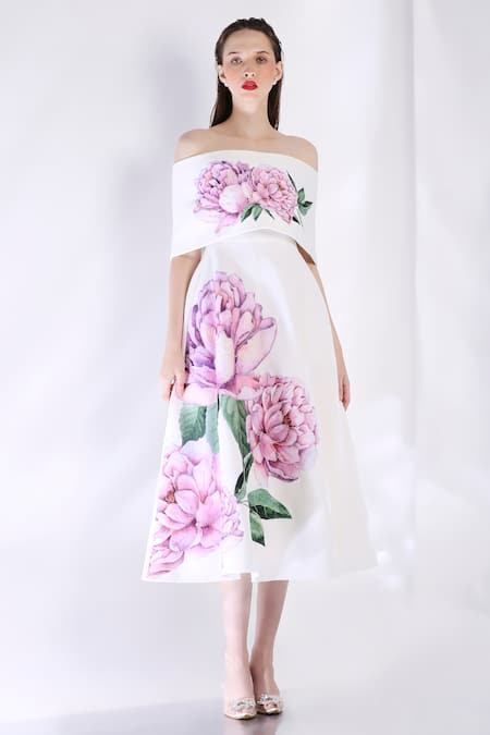 Ozeqo White Neoprene Applique Midi Dress With Cape 