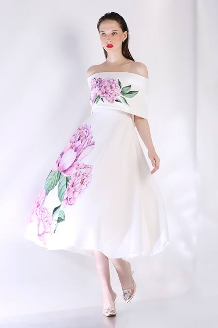 Buy Ozeqo White Neoprene Applique Midi Dress With Cape Online at Aza Fashions Buy_Ozeqo_White Neoprene Applique Midi Dress With Cape _Online_at_Aza_Fashions