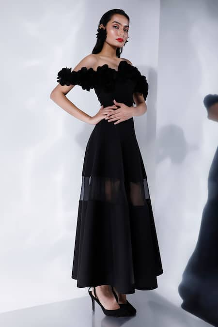 Ozeqo Black Neoprene Applique, Fabric Flowers Mesh Detailed Skirt And Crop Top Set