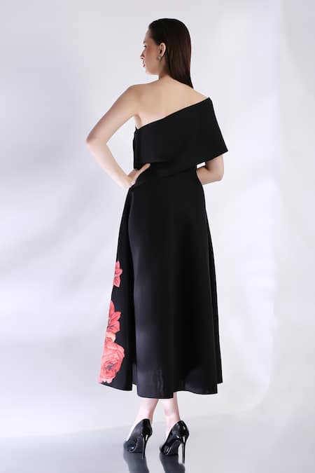 Buy_Ozeqo_Black Neoprene Beads Off-shoulder Floral Embroidered Midi Dress With Cape 