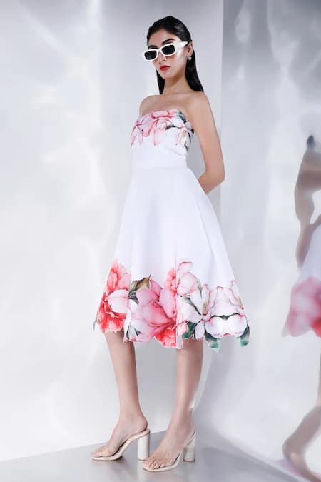 Buy_Ozeqo_White Neoprene Embroidery Off-shoulder Floral Cutwork Dress With Corset 