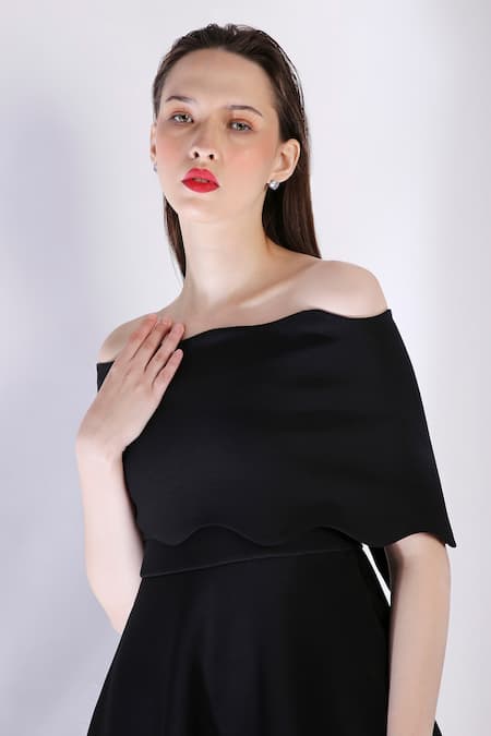 Buy_Ozeqo_Black Neoprene Off-shoulder Floral Print Midi Dress With Bow Wrap 